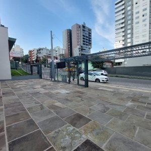 Loja com 335m², 8 vagas, no bairro Panazzolo em Caxias do Sul para Alugar
