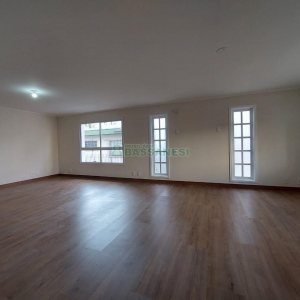 Loja com 335m², 8 vagas, no bairro Panazzolo em Caxias do Sul para Alugar