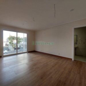 Loja com 335m², 8 vagas, no bairro Panazzolo em Caxias do Sul para Alugar