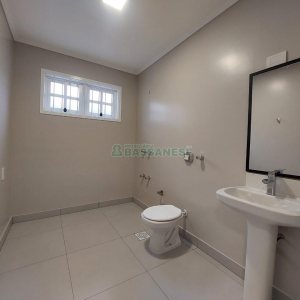 Loja com 335m², 8 vagas, no bairro Panazzolo em Caxias do Sul para Alugar
