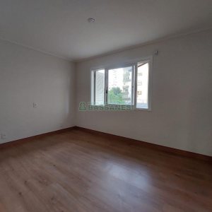 Loja com 335m², 8 vagas, no bairro Panazzolo em Caxias do Sul para Alugar