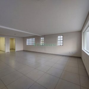 Loja com 335m², 8 vagas, no bairro Panazzolo em Caxias do Sul para Alugar
