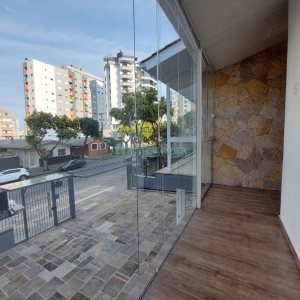 Loja com 335m², 8 vagas, no bairro Panazzolo em Caxias do Sul para Alugar