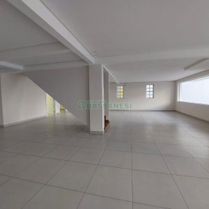 Loja com 335m², 8 vagas, no bairro Panazzolo em Caxias do Sul para Alugar
