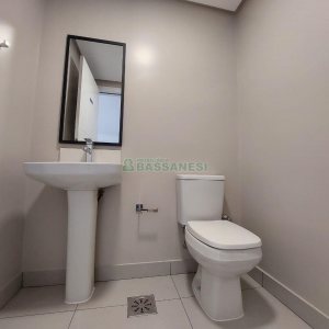 Loja com 335m², 8 vagas, no bairro Panazzolo em Caxias do Sul para Alugar