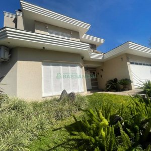 Casa com 330m², 3 dormitórios, 2 vagas, no bairro Jardim América em Caxias do Sul para Comprar