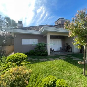 Casa com 330m², 3 dormitórios, 2 vagas, no bairro Jardim América em Caxias do Sul para Comprar
