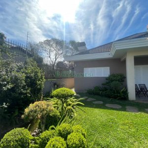 Casa com 330m², 3 dormitórios, 2 vagas, no bairro Jardim América em Caxias do Sul para Comprar