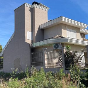 Casa com 330m², 3 dormitórios, 2 vagas, no bairro Jardim América em Caxias do Sul para Comprar