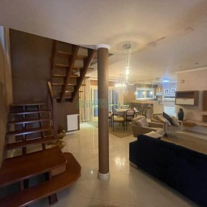 Casa com 330m², 3 dormitórios, 2 vagas, no bairro Jardim América em Caxias do Sul para Comprar