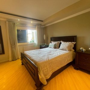 Casa com 330m², 3 dormitórios, 2 vagas, no bairro Jardim América em Caxias do Sul para Comprar
