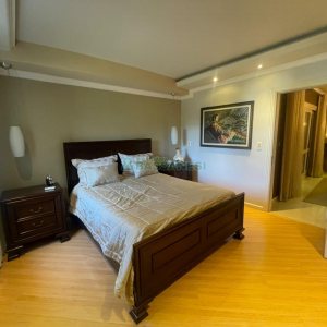 Casa com 330m², 3 dormitórios, 2 vagas, no bairro Jardim América em Caxias do Sul para Comprar