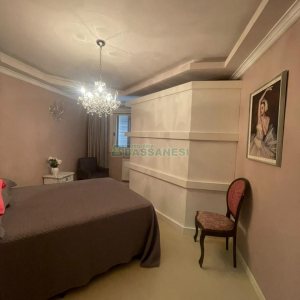 Casa com 330m², 3 dormitórios, 2 vagas, no bairro Jardim América em Caxias do Sul para Comprar