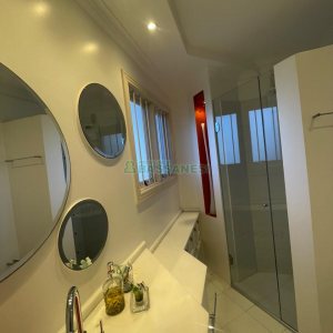 Casa com 330m², 3 dormitórios, 2 vagas, no bairro Jardim América em Caxias do Sul para Comprar
