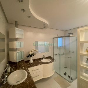 Casa com 330m², 3 dormitórios, 2 vagas, no bairro Jardim América em Caxias do Sul para Comprar