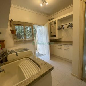 Casa com 330m², 3 dormitórios, 2 vagas, no bairro Jardim América em Caxias do Sul para Comprar