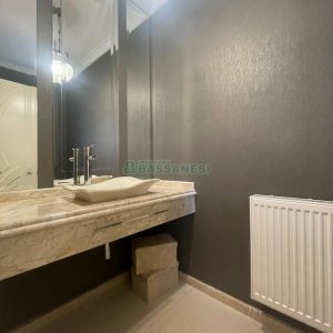 Casa com 330m², 3 dormitórios, 2 vagas, no bairro Jardim América em Caxias do Sul para Comprar