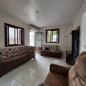 Casa Mobiliada com 100m², 3 dormitórios, 1 vaga, no bairro Cinqüentenário em Caxias do Sul para Alugar
