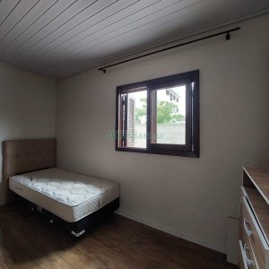Casa Mobiliada com 100m², 3 dormitórios, 1 vaga, no bairro Cinqüentenário em Caxias do Sul para Alugar