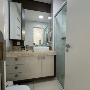 Apartamento com 63m², 2 dormitórios, 2 vagas, no bairro Vinhedos em Caxias do Sul para Comprar