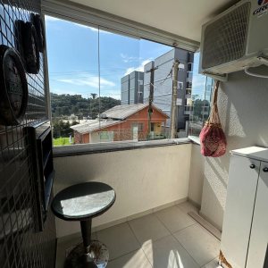 Apartamento com 63m², 2 dormitórios, 2 vagas, no bairro Vinhedos em Caxias do Sul para Comprar