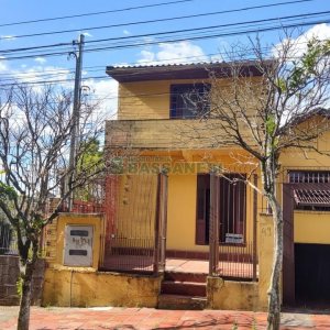 Casa com 60m², 2 dormitórios, 1 vaga, no bairro Petrópolis em Caxias do Sul para Alugar