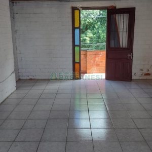 Casa com 60m², 2 dormitórios, 1 vaga, no bairro Petrópolis em Caxias do Sul para Alugar