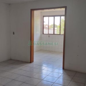 Casa com 60m², 2 dormitórios, 1 vaga, no bairro Petrópolis em Caxias do Sul para Alugar