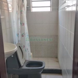 Casa com 60m², 2 dormitórios, 1 vaga, no bairro Petrópolis em Caxias do Sul para Alugar