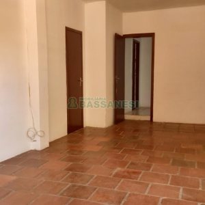 Casa com 60m², 2 dormitórios, 1 vaga, no bairro Petrópolis em Caxias do Sul para Alugar