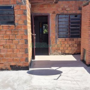 Casa com 60m², 2 dormitórios, 1 vaga, no bairro Petrópolis em Caxias do Sul para Alugar