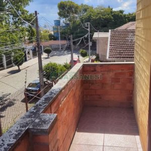 Casa com 60m², 2 dormitórios, 1 vaga, no bairro Petrópolis em Caxias do Sul para Alugar