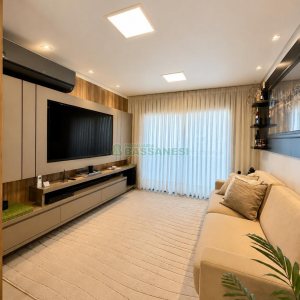 Apartamento com 98m², 2 dormitórios, 2 vagas, no bairro Vila Horn em Caxias do Sul para Comprar