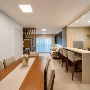 Apartamento com 98m², 2 dormitórios, 2 vagas, no bairro Vila Horn em Caxias do Sul para Comprar