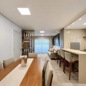 Apartamento com 98m², 2 dormitórios, 2 vagas, no bairro Vila Horn em Caxias do Sul para Comprar