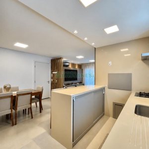 Apartamento com 98m², 2 dormitórios, 2 vagas, no bairro Vila Horn em Caxias do Sul para Comprar