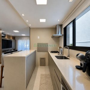 Apartamento com 98m², 2 dormitórios, 2 vagas, no bairro Vila Horn em Caxias do Sul para Comprar