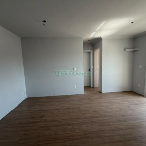 Apartamento com 56m², 2 dormitórios, 1 vaga, no bairro São Leopoldo em Caxias do Sul para Alugar