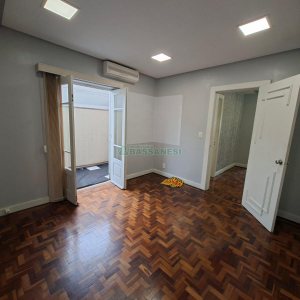Sala com 55m², no bairro Centro em Caxias do Sul para Alugar ou Comprar