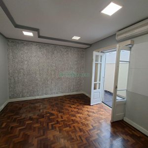 Sala com 55m², no bairro Centro em Caxias do Sul para Alugar ou Comprar