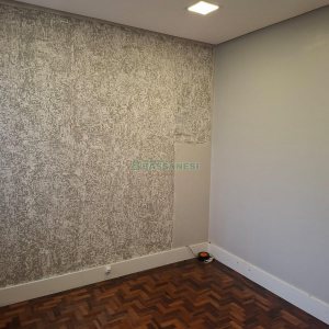 Sala com 55m², no bairro Centro em Caxias do Sul para Alugar ou Comprar