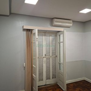 Sala com 55m², no bairro Centro em Caxias do Sul para Alugar ou Comprar