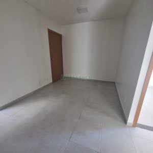 Apto Mobiliado com 42m², 2 dormitórios, 1 vaga, no bairro Panazzolo em Caxias do Sul para Alugar