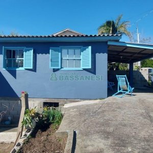Casa Mobiliada com 65m², 2 dormitórios, 1 vaga, no bairro Cidade Nova em Caxias do Sul para Alugar