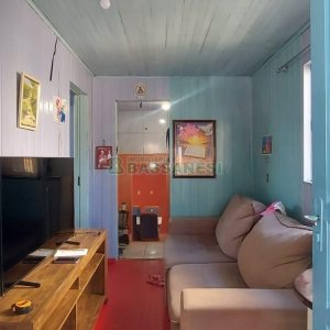 Casa Mobiliada com 65m², 2 dormitórios, 1 vaga, no bairro Cidade Nova em Caxias do Sul para Alugar