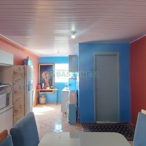 Casa Mobiliada com 65m², 2 dormitórios, 1 vaga, no bairro Cidade Nova em Caxias do Sul para Alugar