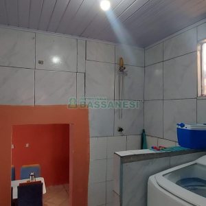 Casa Mobiliada com 65m², 2 dormitórios, 1 vaga, no bairro Cidade Nova em Caxias do Sul para Alugar