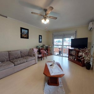 Casa com 229m², 3 dormitórios, 4 vagas, no bairro Santa Lúcia em Caxias do Sul para Comprar