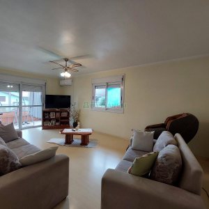 Casa com 229m², 3 dormitórios, 4 vagas, no bairro Santa Lúcia em Caxias do Sul para Comprar
