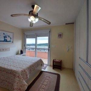 Casa com 229m², 3 dormitórios, 4 vagas, no bairro Santa Lúcia em Caxias do Sul para Comprar
